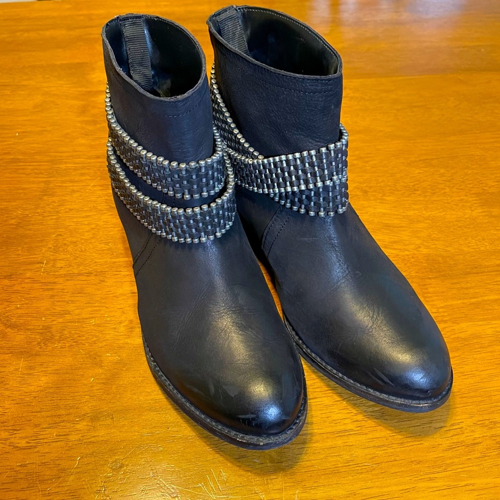 Matisse Planet Black leather booties size 8 1/2..